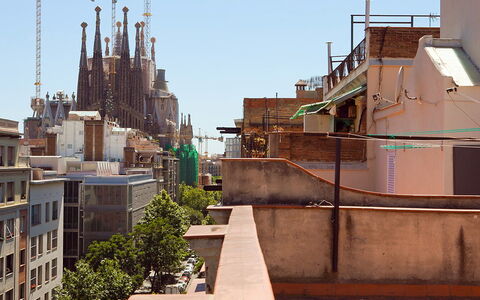 Eixample Dret Sagrada Familia: Architectuur, Dak, Gebouw, Buurt, Stad, Stedelijk Ontwerp, Woongebied, Facade, Industrie