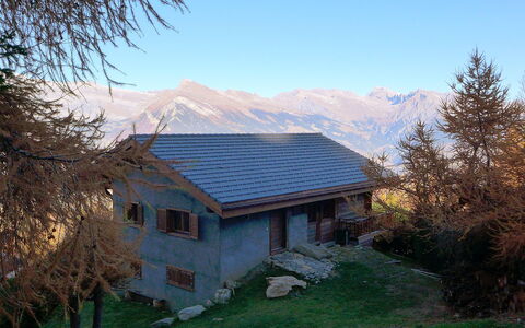 La Bergerie: Eigendom, Huis, Huis, Berg, Lucht, Natuurlijk Landschap, Dak, Onroerend Goed, Verblijf, Gebouw