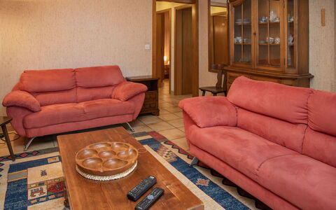 Roc Lyv: Meubilair, Interieur Ontwerp, Flooring, Verdieping, Bankstel, Hout, Kamer, Textiel, Woonkamer, Plafond