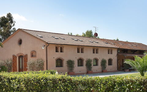 Grosseto 825: Fabriek, Lucht, Gebouw, Venster, Eigendom, Land Lot, Boom, Huis, Vegetation, Gras