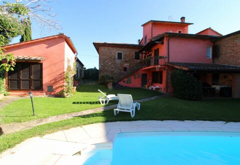 Casa Rosada: Lucht, Fabriek, Gebouw, Eigendom, Venster, Water, Huis, Zwembad, Schaduw, Buitenmeubels