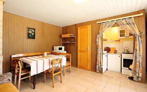 Rosso: Kamer, Eigendom, Meubilair, Gebouw, Interieur Ontwerp, Onroerend Goed, Huis, Plafond, Verdieping, Suite
