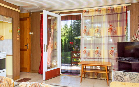 Rosso: Meubilair, Venster, Gebouw, Deur, Hout, Interieur Ontwerp, Schaduw, Huis, Woonkamer, Flooring