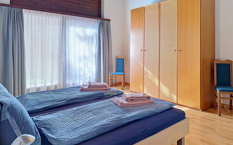 Von Allmen: Meubilair, Interieur Ontwerp, Slaapkamer, Bed, Verdieping, Flooring, Kamer, Laken, Bed Frame, Bedding
