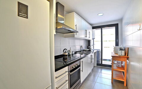 Isleta Marina: Eigendom, Kamer, Keuken, Gebouw, Meubilair, Interieur Ontwerp, Huis, Geel, Cabinetry, Countertop