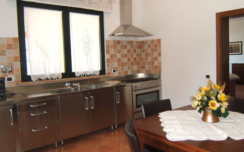 Villa Giulia Follonica: Kamer, Meubilair, Eigendom, Countertop, Cabinetry, Interieur Ontwerp, Keuken, Gebouw, Verdieping, Tegel