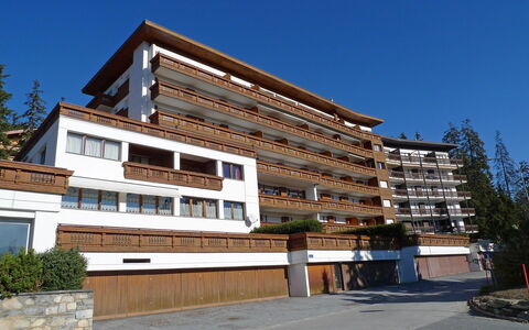 Résidence Christina Apt. 305: Gebouw, Eigendom, Architectuur, Woongebied, Huis, Appartement, Gemengd Gebruik, Facade, Onroerend Goed, Condominium