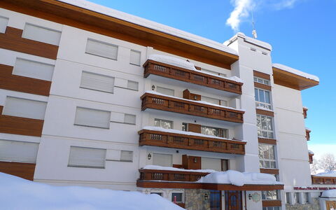 Résidence Christina Apt. 305: Eigendom, Appartement, Gebouw, Architectuur, Huis, Winter, Woongebied, Onroerend Goed, Sneeuw, Condominium