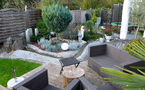 Landhaus Weisser: Backyard, Tuin, Werf, Landscaping, Gras, Landschap, Grassenfamilie, Struik, Binnenplaats, Waterpartij