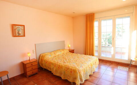 Villa Caleta: Slaapkamer, Kamer, Eigendom, Bed, Meubilair, Verdieping, Laken, Onroerend Goed, Interieur Ontwerp, Plafond