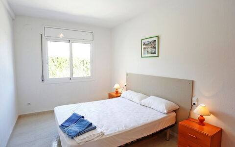 Villa Llobeta: Slaapkamer, Bed, Kamer, Meubilair, Eigendom, Laken, Matras, Bed Frame, Bedding, Verdieping