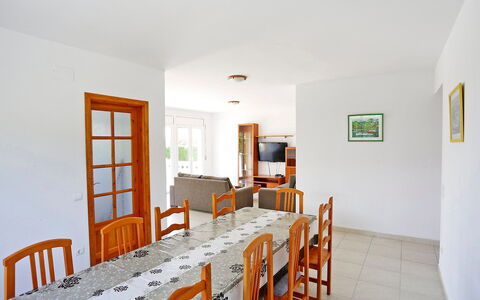 Villa Llobeta: Kamer, Eigendom, Eetkamer, Gebouw, Meubilair, Huis, Onroerend Goed, Interieur Ontwerp, Plafond, Tafel