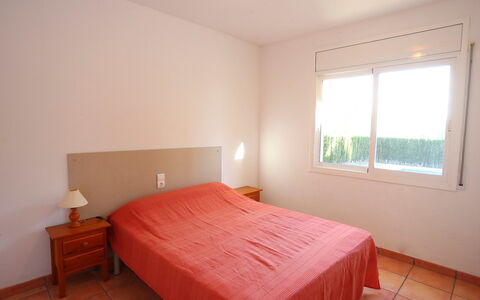 Villa Alguer: Slaapkamer, Bed, Kamer, Meubilair, Eigendom, Verdieping, Laken, Bedding, Matras, Bed Frame