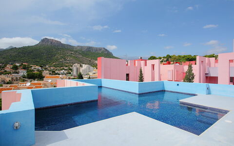 Calpe Calp 914: Wolk, Lucht, Gebouw, Huis, Zwembad, Boom, Stedelijk Ontwerp, Vrije Tijd, Schaduw, Woongebied