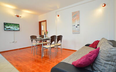 Ante 101.2: Kamer, Eigendom, Meubilair, Verdieping, Interieur Ontwerp, Woonkamer, Gebouw, Onroerend Goed, Huis, Tafel