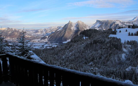 Chalet les 3 Marmottes: Lucht, Wolk, Berg, Sneeuw, Helling, Hek, Hoogland, Natuurlijk Landschap, Terrein, Freezing