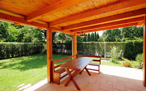 Brico: Eigendom, Gebouw, Kamer, Huis, Onroerend Goed, Veranda, Paviljoen, Backyard, Meubilair, Patio