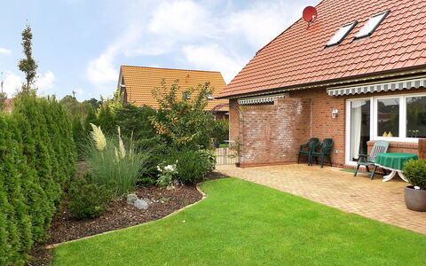 Reissmann: Eigendom, Werf, Huis, Gazon, Onroerend Goed, Huis, Gras, Woongebied, Backyard, Gebouw