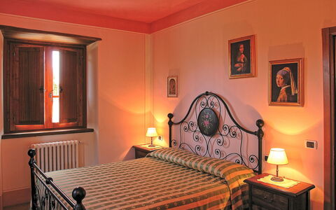 Villa Sant' Angelo: Kamer, Slaapkamer, Meubilair, Bed, Eigendom, Interieur Ontwerp, Laken, Bed Frame, Suite, Gebouw