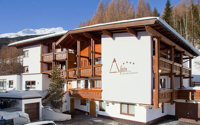 Sölden 510: Lucht, Auto, Eigendom, Venster, Gebouw, Boom, Voertuig, Fabriek, Hout, Wiel