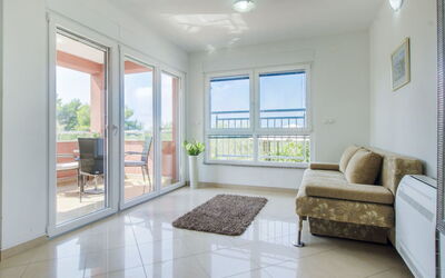 Vodice Jadrija 111: Eigendom, Kamer, Meubilair, Interieur Ontwerp, Gebouw, Onroerend Goed, Woonkamer, Verdieping, Huis, Huis