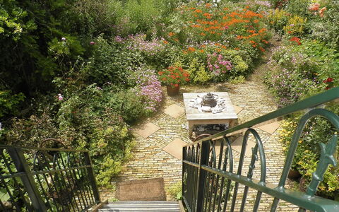 Dijkhuisje: Vegetation, Boom, Tuin, Gang, Blad, Plantkunde, Trap, De Lente, Fabriek, Huis