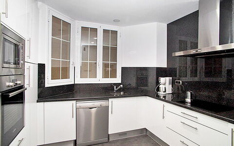 Eixample Esquerre Gran Via Balmes: Countertop, Kamer, Cabinetry, Keuken, Eigendom, Meubilair, Interieur Ontwerp, Gebouw, Huis, Huis