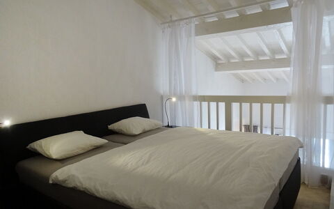 Cogolin 181: Slaapkamer, Bed, Meubilair, Kamer, Bed Frame, Eigendom, Laken, Bedding, Matras, Interieur Ontwerp