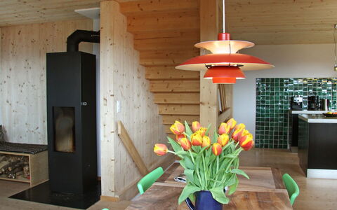 Börtji: Kamer, Eigendom, Interieur Ontwerp, Meubilair, Plafond, Huis, Kamerplant, Tafel, Eetkamer, Bloem