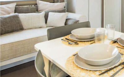 Prestige Family 140.23: Interieur Ontwerp, Meubilair, Verdieping, Kamer, Kussen, Kussen Gooien, Hoofdkussen, Linens, Woonkamer