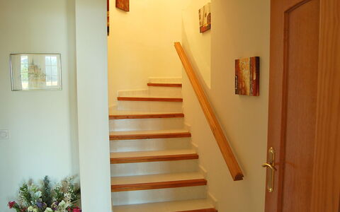 La Perla: Trap, Eigendom, Leuning, Kamer, Muur, Huis, Verdieping, Huis, Onroerend Goed, Gebouw
