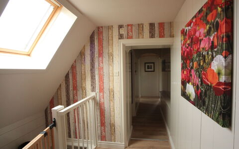 Wiringherlant: Eigendom, Hout, Gebouw, Verlichting, Architectuur, Interieur Ontwerp, Flooring, Verdieping, Hal, Venster