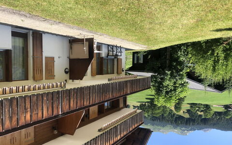 Chalet Sunneblick: Gebouw, Dag, Eigendom, Fabriek, Venster, Huis, Water, Architectuur, Stedelijk Ontwerp, Lijn