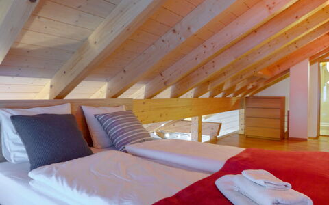 Staubbach: Eigendom, Comfort, Hout, Textiel, Schaduw, Gebouw, Flooring, Verdieping, Hardwood, Vrije Tijd