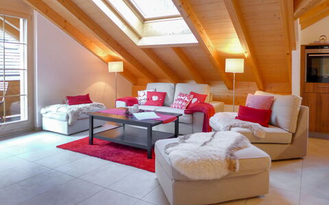 Staubbach: Meubilair, Bankstel, Comfort, Hoofdkussen, Venster, Verlichting, Oranje, Interieur Ontwerp, Hout, Gebouw