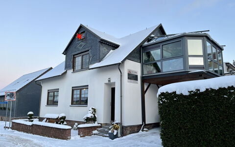 Petra: Lucht, Gebouw, Venster, Sneeuw, Fabriek, Huis, Helling, Verblijf, Siding, Woongebied