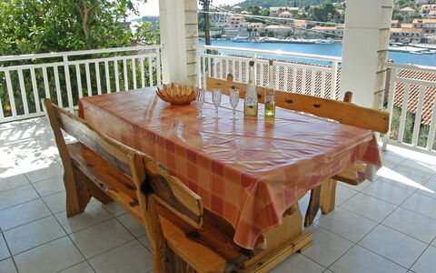 Repak: Water, Eigendom, Tafel, Meubilair, Hout, Interieur Ontwerp, Buitenmeubels, Verdieping, Stoel, Beits