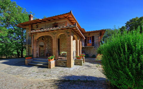 Casale Ambra: Eigendom, Huis, Huis, Gebouw, Onroerend Goed, Landgoed, Lucht, Architectuur, Boom, Plantkunde