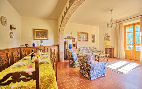 Casale Ambra: Eigendom, Kamer, Gebouw, Interieur Ontwerp, Meubilair, Huis, Onroerend Goed, Geel, Plafond, Verdieping