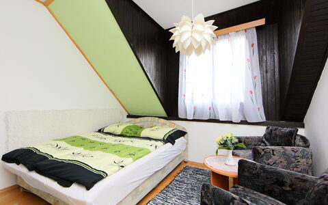 Panorama: Slaapkamer, Kamer, Meubilair, Bed, Eigendom, Interieur Ontwerp, Plafond, Muur, Laken, Bed Frame