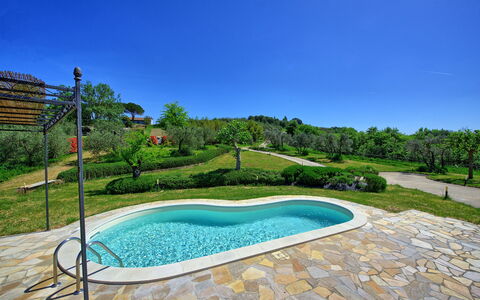 Villa Roberto: Zwembad, Eigendom, Onroerend Goed, Natuurlijk Landschap, Landgoed, Huis, Water, Huis, Vrije Tijd, Gebouw