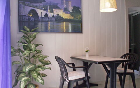 Haider: Kamer, Eigendom, Interieur Ontwerp, Muur, Meubilair, Tafel, Gebouw, Huis, Architectuur, Eetkamer