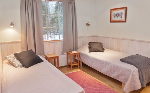 Suopursu: Flooring, Verdieping, Hout, Bed, Slaapkamer, Meubilair, Interieur Ontwerp, Laken, Kamer, Bedding