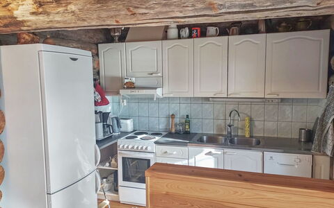 Alakitkajärvi, Takkusalmi: Toestel Van De Keuken, Keuken, Flooring, Countertop, Major Appliance, Verdieping, Hout, Meubilair, Interieur Ontwerp, Cabinetry