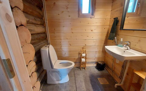 Alakitkajärvi, Takkusalmi: Wc Bril, Hout, Flooring, Toilet, Verdieping, Loodgieterswerkinrichting, Beits, Hardwood, Badkamer, Loodgieter