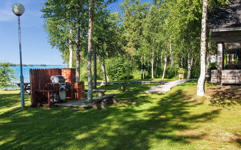 Alakitkajärvi, Takkusalmi: Meubilair, Land Lot, Gazon, Tuin, Schaduw, Buitenmeubels, Park, Stoel, Landscaping, Werf