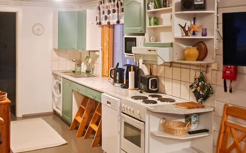 Pajalan Piilopirtti: Meubilair, Keuken, Interieur Ontwerp, Hout, Countertop, Flooring, Major Appliance, Toestel Van De Keuken, Lichte Inrichting, Cabinetry