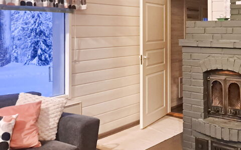 Pajalan Piilopirtti: Hout, Interieur Ontwerp, Flooring, Meubilair, Huis, Verdieping, Kamer, Beits, Plafond, Woonkamer