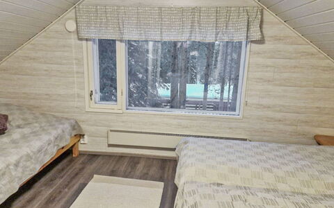 Pajalan Piilopirtti: Hout, Flooring, Verdieping, Interieur Ontwerp, Plafond, Slaapkamer, Huis, Kamer, Bed, Linens
