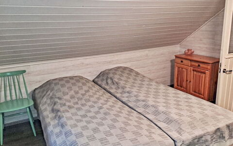 Pajalan Piilopirtti: Slaapkamer, Bed, Hout, Verdieping, Flooring, Laken, Bedding, Meubilair, Linens, Interieur Ontwerp